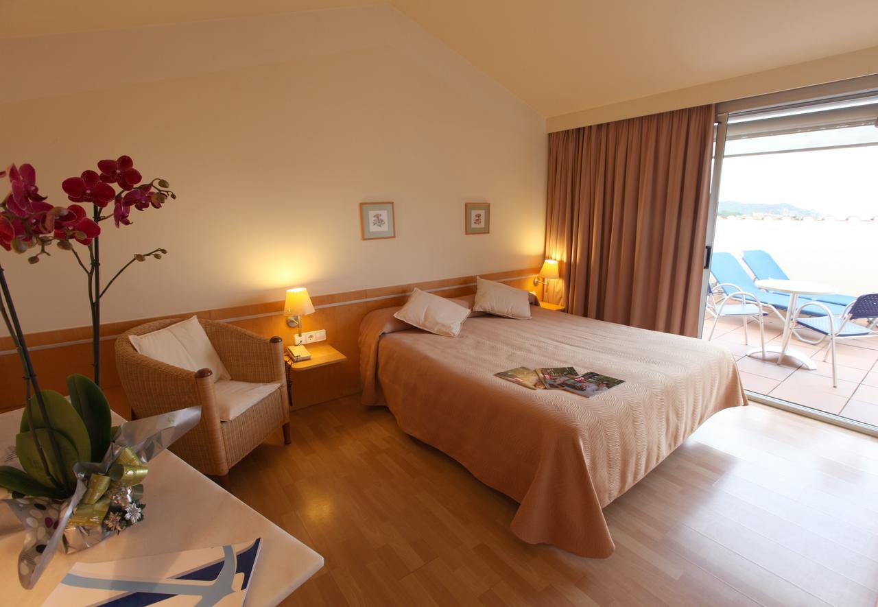 Hotel Ancora Паламос Екстериор снимка